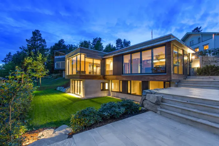 MEV-9-hus-fra-hage