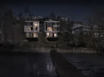 BJV28 — to boliger med opplyste fasader sett fra sjøen om kvelden, med brygge i forgrunnen. Illustrasjon